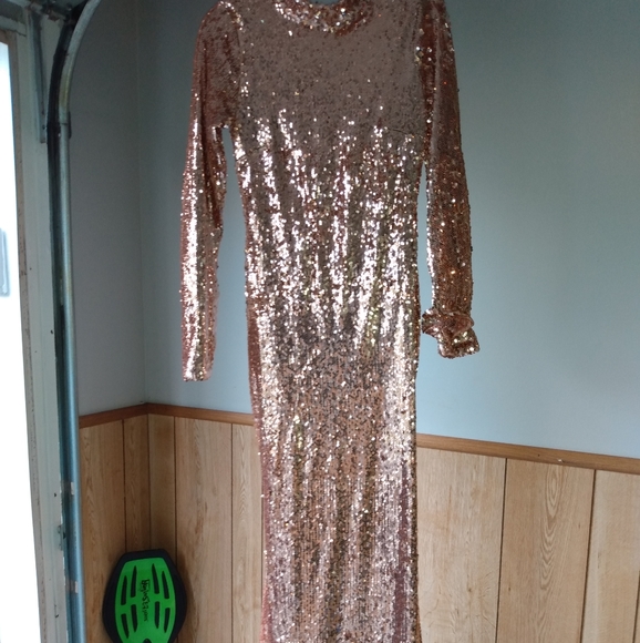 Dress - Picture 1 of 7